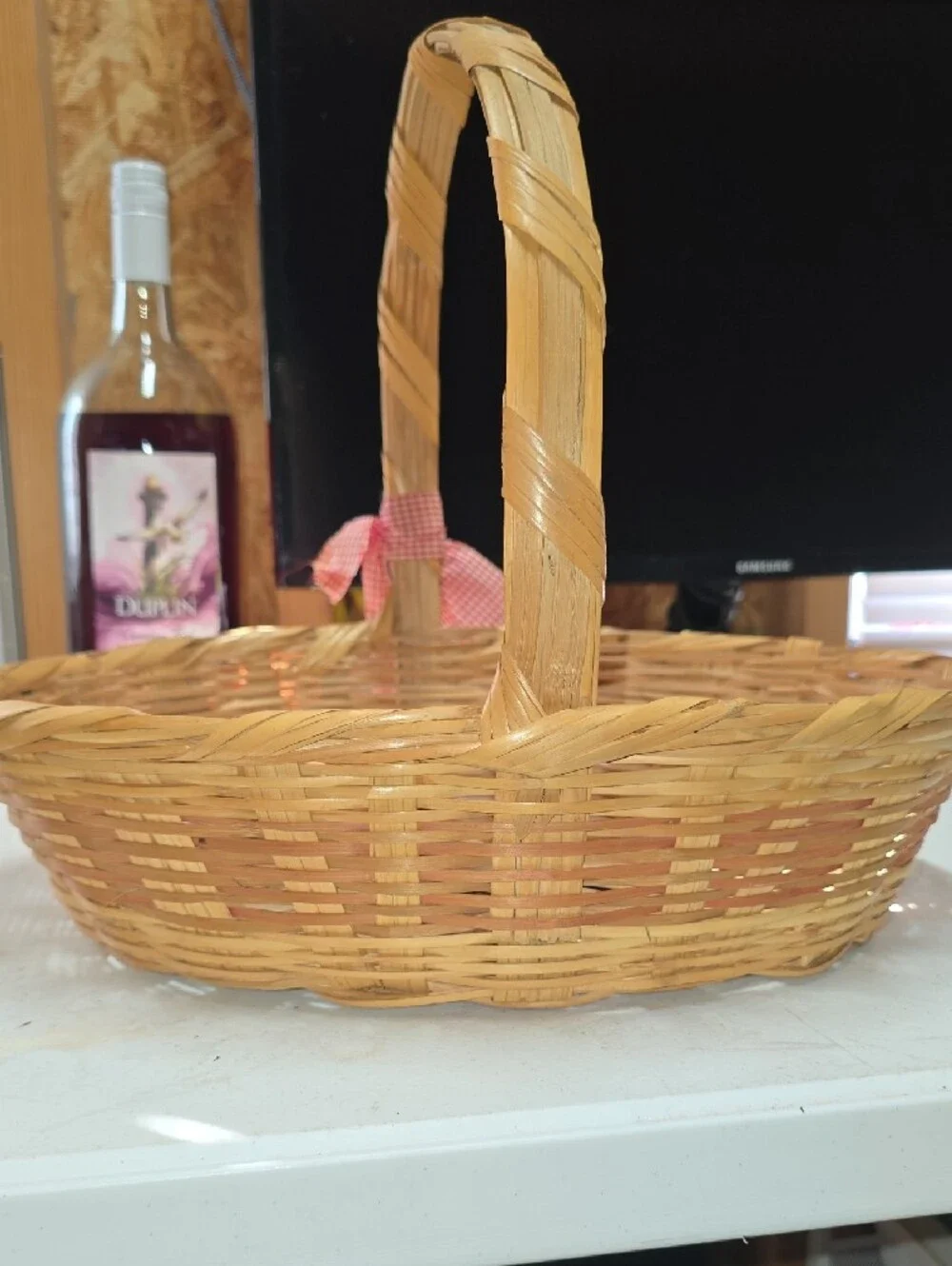 Vtg.Woven Market Willow Basket with Red Gingham Bow(226)